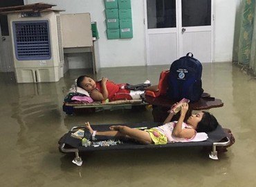 Cơn bão đi qua nỗi buồn để lại hãy giúp các em xương thủy tinh