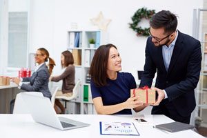 Kinh nghiệm chọn quà tặng sinh nhật ý nghĩa cho sếp nam