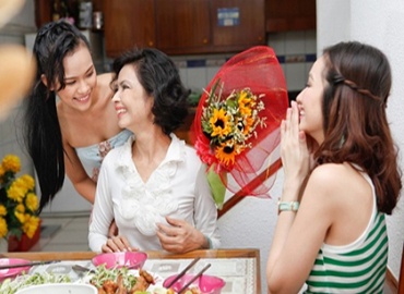 Tặng quà sinh nhật cho mẹ người yêu cần làm gì? Sinh nhật mẹ người yêu nên tặng gì?